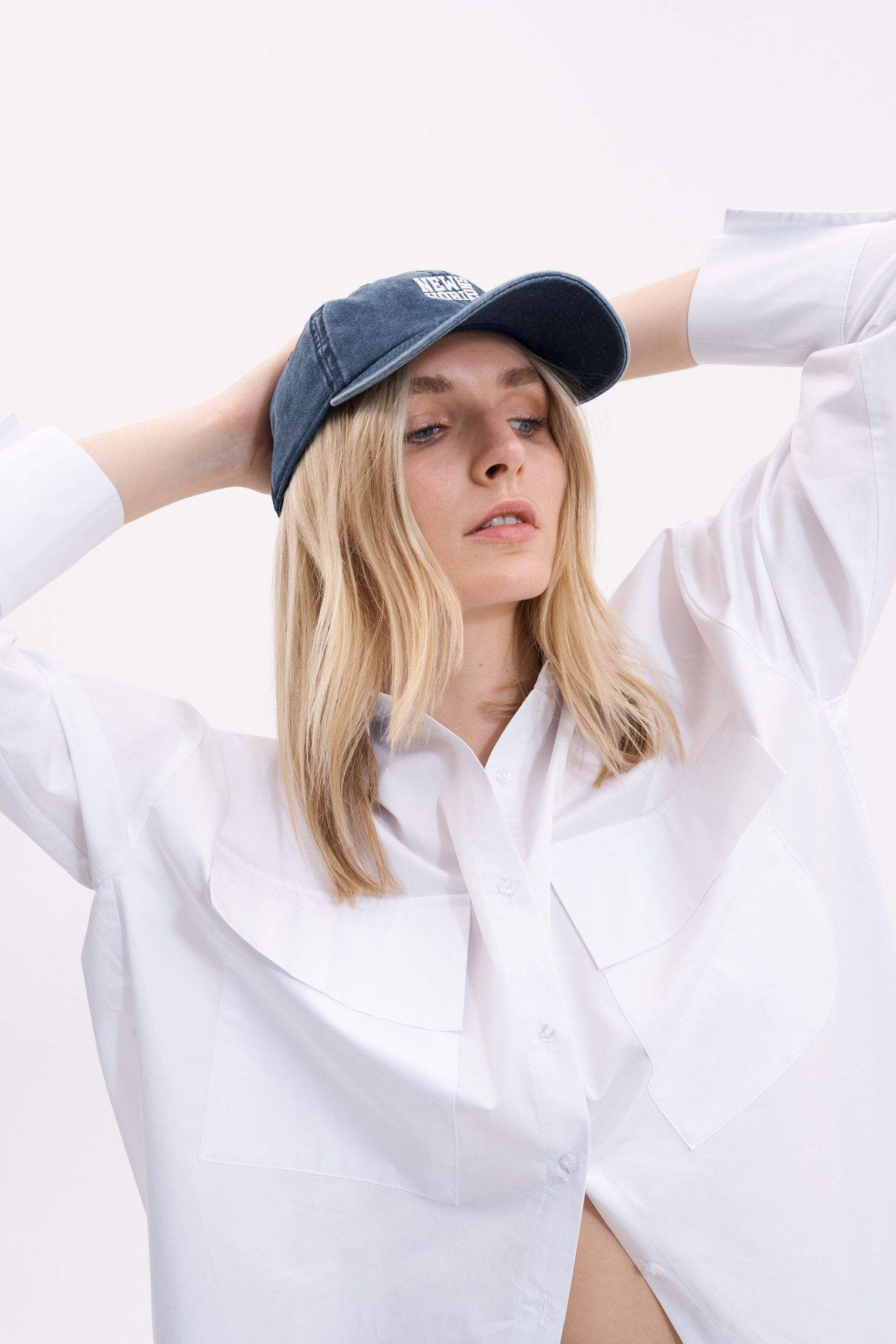 DENIM CAP MIT STICKEREI